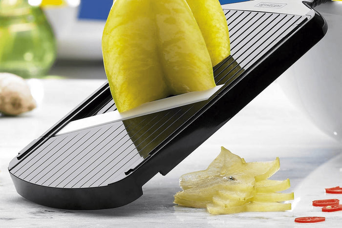 Mandoline céramique KYOCERA noire réglable avec protège doigts