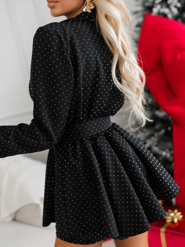 Vestido de mujer con solapas y cristales con cinturón.-ES
